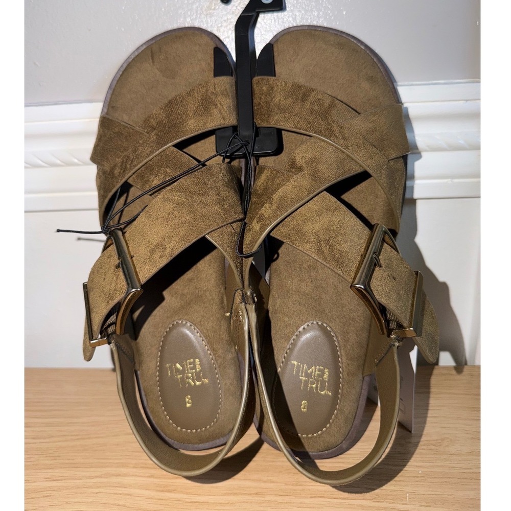 Women olive green crisscross sandals size 9
